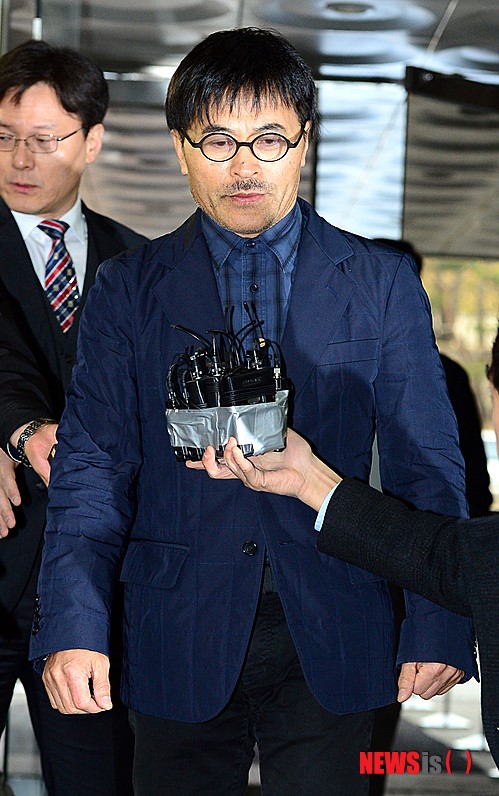 출두하는 박준 헤어디자이너