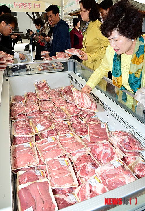 한돈 직거래 장터에서 돼지고기 구입해요