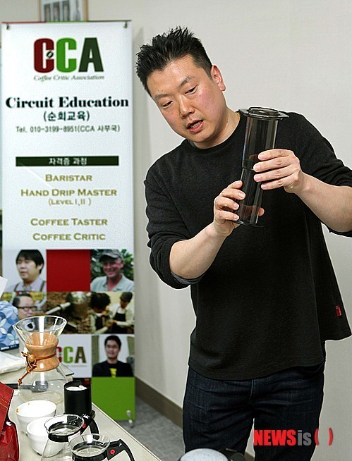 커피교육하는 김정욱 이사