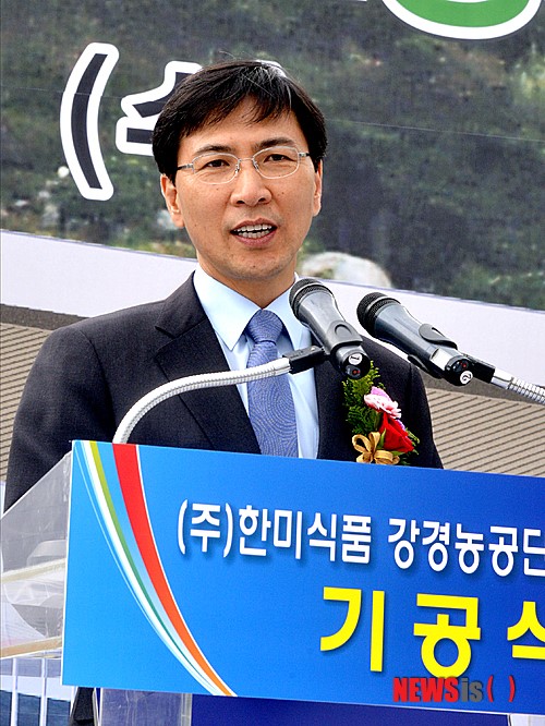 논산 강경농공단지 기공 축사를 하는 안희정 지사