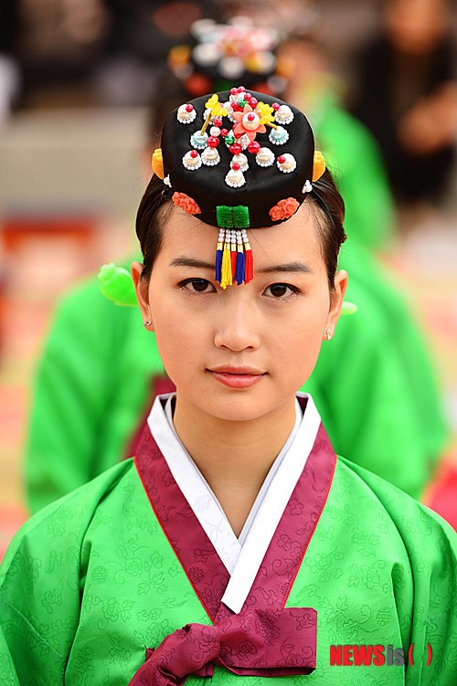 성년 맞은 주 시아위 양