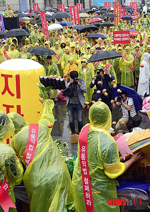 식품 던지는 유통생산자들