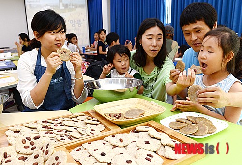 첫 수확한 보리로 만드는 보리개떡
