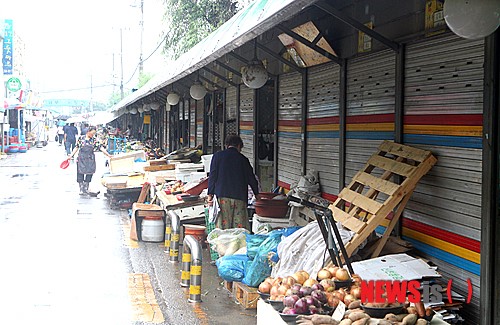 전주남부시장 가설점포, 고령화·대형마트 증가로 빈 점포 증가