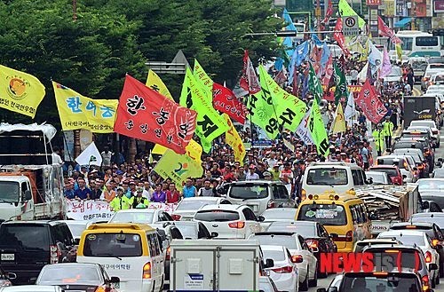 한중 FTA반해 거리행진에 부산교통 마비