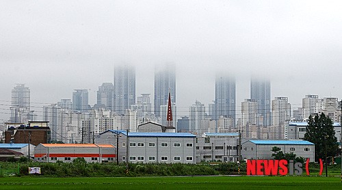 구름속으로 상층부 감춘 동탄 메타폴리스