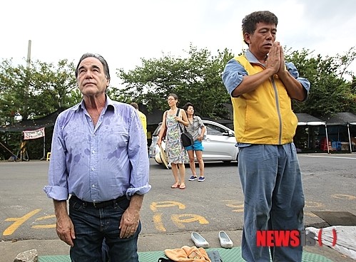 제주, 평화 100배하는 올리버 스톤
