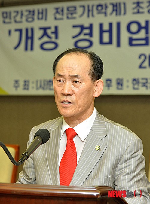 개회사하는 이정만 경비협회 중앙회장