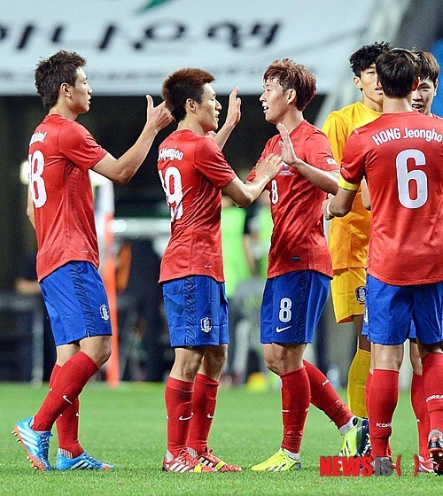 홍명보 호의 첫 승!