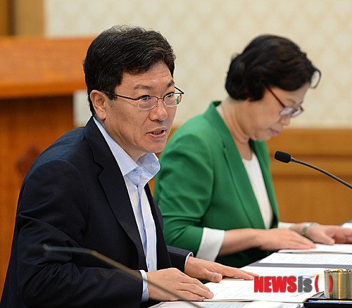 인사말 하는 윤상직 장관