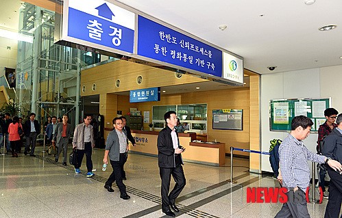 개성공단으로 향하는 행렬
