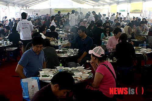 횡성한우축제…가득메운 셀프식당