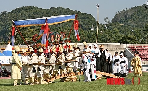 다리 건너는 상여