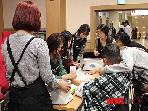[소식]영남대학교병원, 어르신 손사랑이벤트 진행