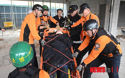 구조되는 인부