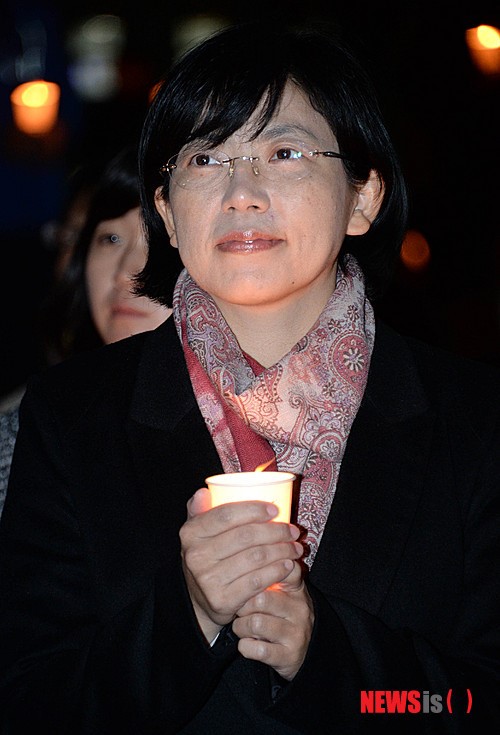 촛불든 이정희 대표