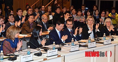 박수 갈채 받는 박원순 시장