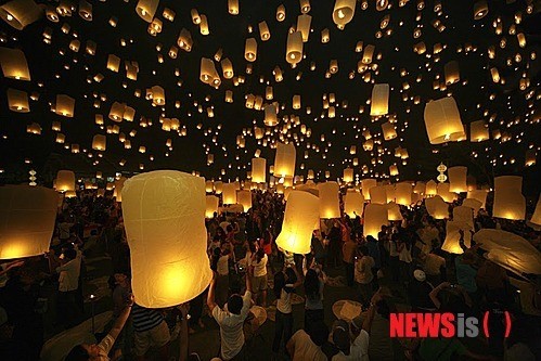 태국 치앙마이 러이끄라통 축제