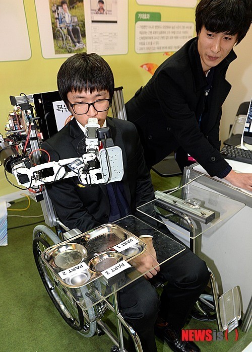 간병로봇으로 간단히 식사를!