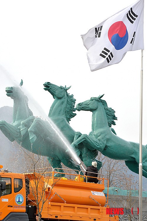 국립대전현충원, 천마웅비상 물청소