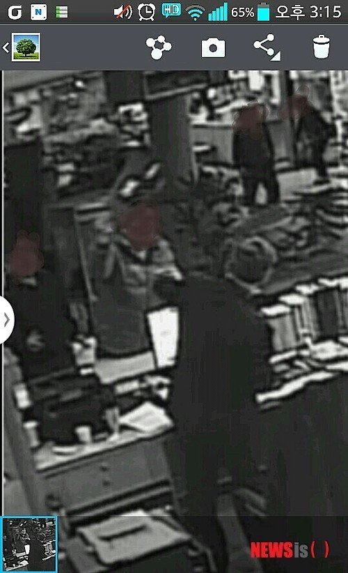 민원인이 근무중 공무원을 모니터로 가격