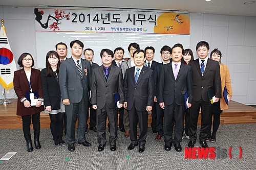 수상자들과 기념촬영하는 이충제 행복청장