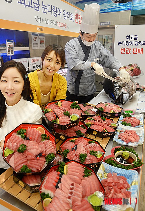 이마트, 참치협력회사 돕기 눈다랑어 참치회 반값 수준 판매