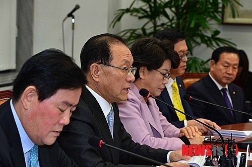 청년실업 관련 이야기하는 황우여