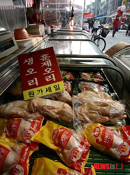 닭 오리로 울상짓는 재래시장
