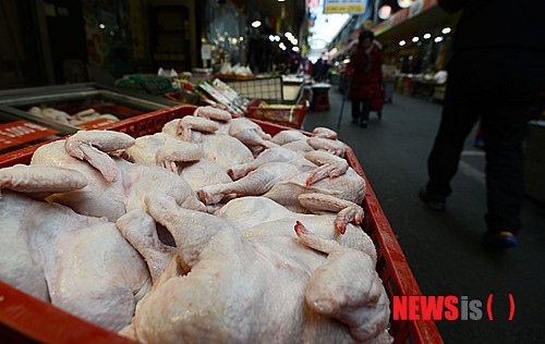 열흘 앞둔 설날, AI로 팔리지 않는 닭과 오리