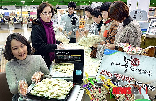 2014g 떡국떡 무게 맞히면 복조리가 선물로..