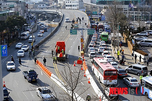 근대화 상징 아현고가차도 철거 돌입
