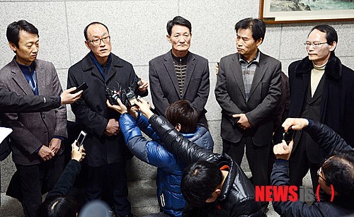부림사건 재심 청구인 5명 33년 만에 무죄
