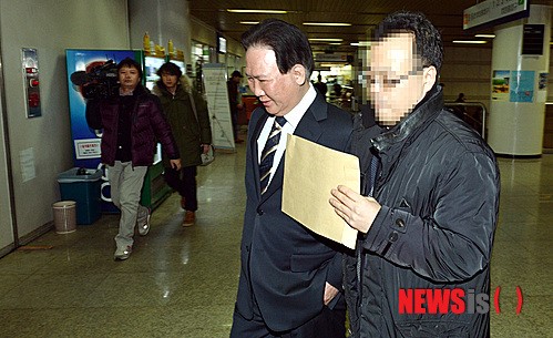 동교동계 인사 김태랑 전 의원, 알선수재 혐의 법원 출두