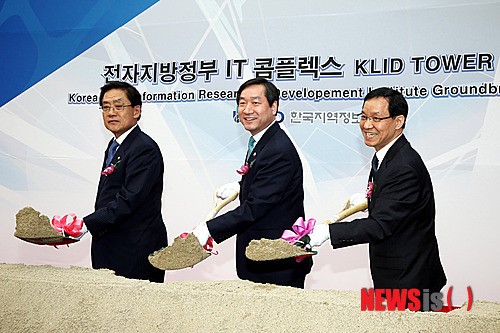 시삽하는 정창섭-유정복-김태환