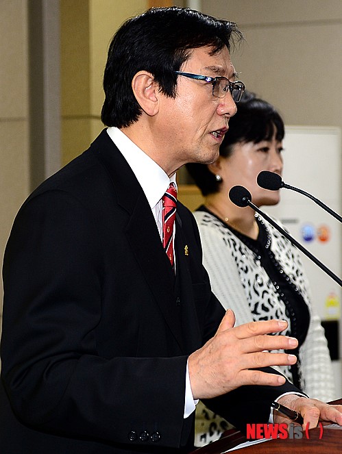 최명복, 서울친환경유통센터 영농조합법인에 특혜