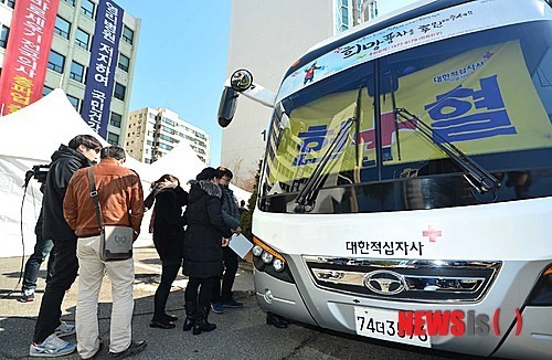 헌혈위해 줄선 전공의들