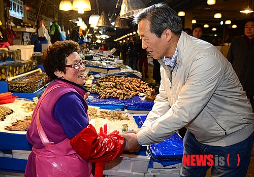 새벽 수산시장 찾은 정몽준 의원