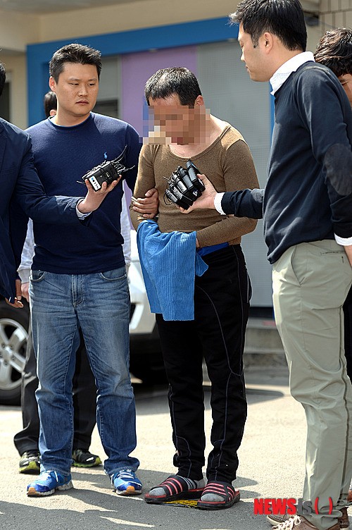 취재진 질문 답하는 피의자