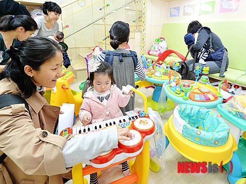 은평구청, 영유아 위한 장난감 대여점 개소