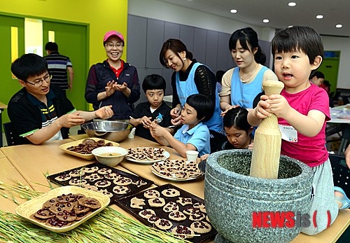 첫 수확한 보리로 보리개떡 만들어요!
