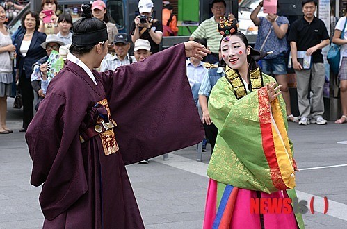 우리 전통혼례 보러 인사동으로 오세요