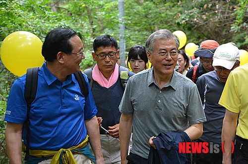 주말 여유있는 등산 문재인