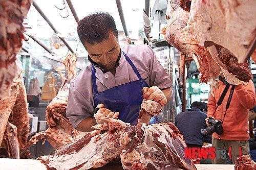 서울의 푸줏간 전, 마장동 한우 발골작업