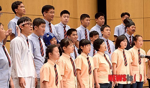 합창하는 대전원명학교 하늘소리 합창단