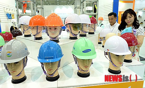 국제안전보건 전시회, 안전장비 관람