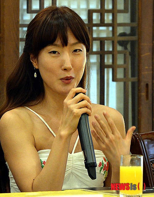 인사말 하는 이혜린 무용수