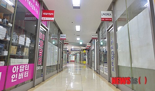 본격 휴가철, 한산한 전자상가