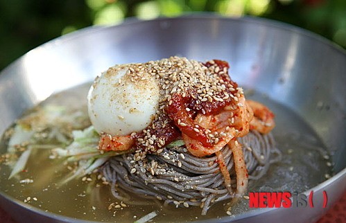 인제 황태회막국수 인기?..맛에 정성까지 듬뿍