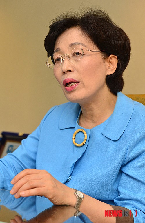 뉴시스와 인터뷰 하는 송파구청장